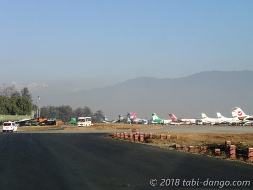 ネパール国内移動 カトマンズ空港からポカラへ 国内線飛行機の乗り方 たびだんご
