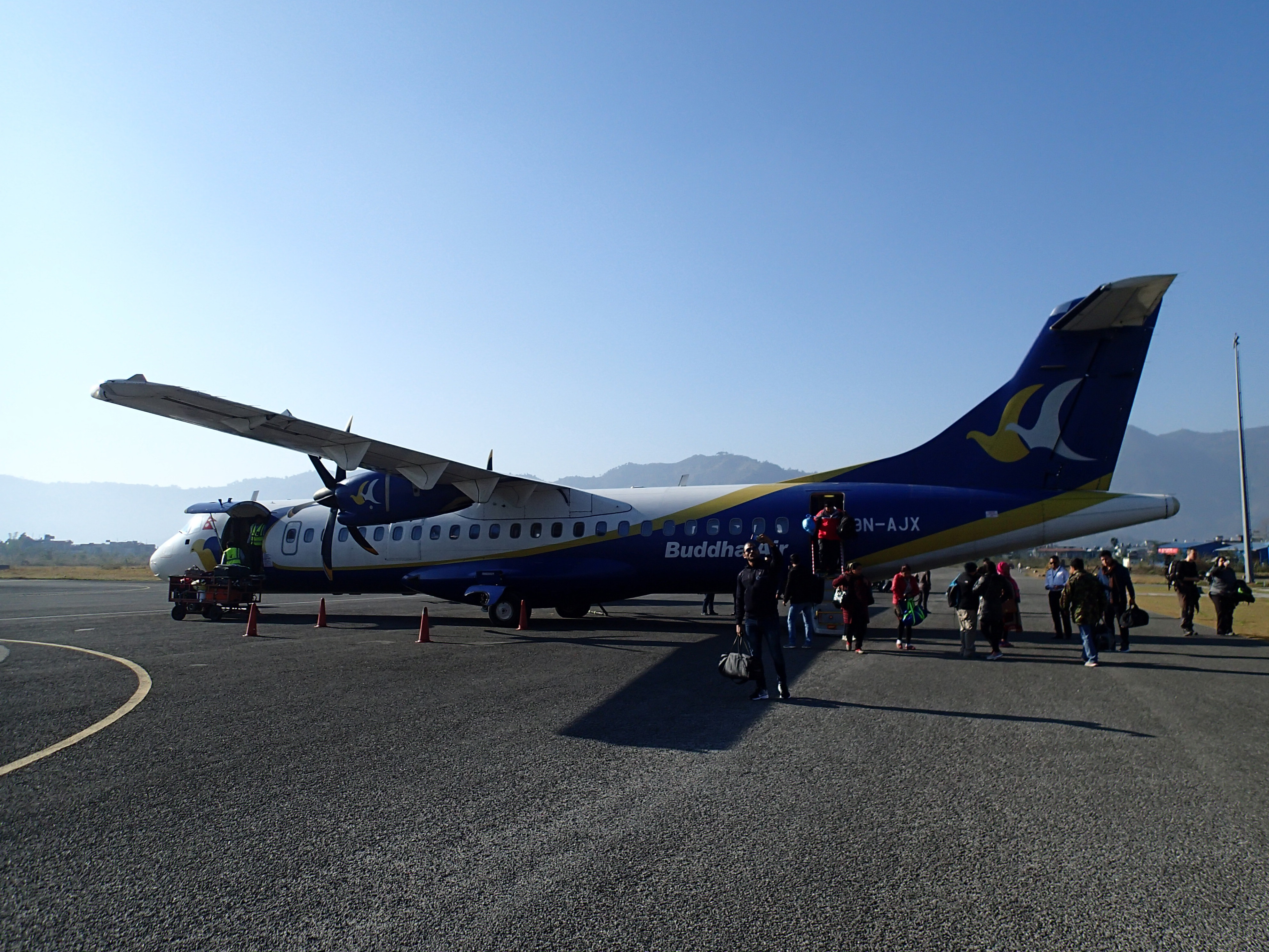 ネパール国内移動 カトマンズ空港からポカラへ 国内線飛行機の乗り方 たびだんご